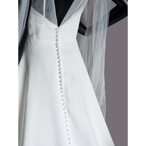 NWOT Ivory Plunge V-Neck Tulle Arm Detail Wedding Gown - Amy & Eve - Picture 12 of 12